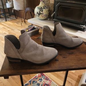 Sorel boots grey size 10 new condition